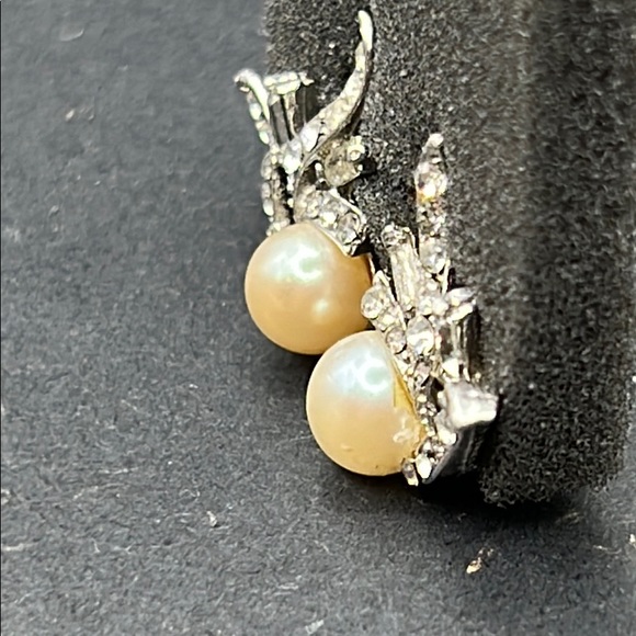 Vintage ART rhinestone faux pearl earrings - Picture 2 of 6